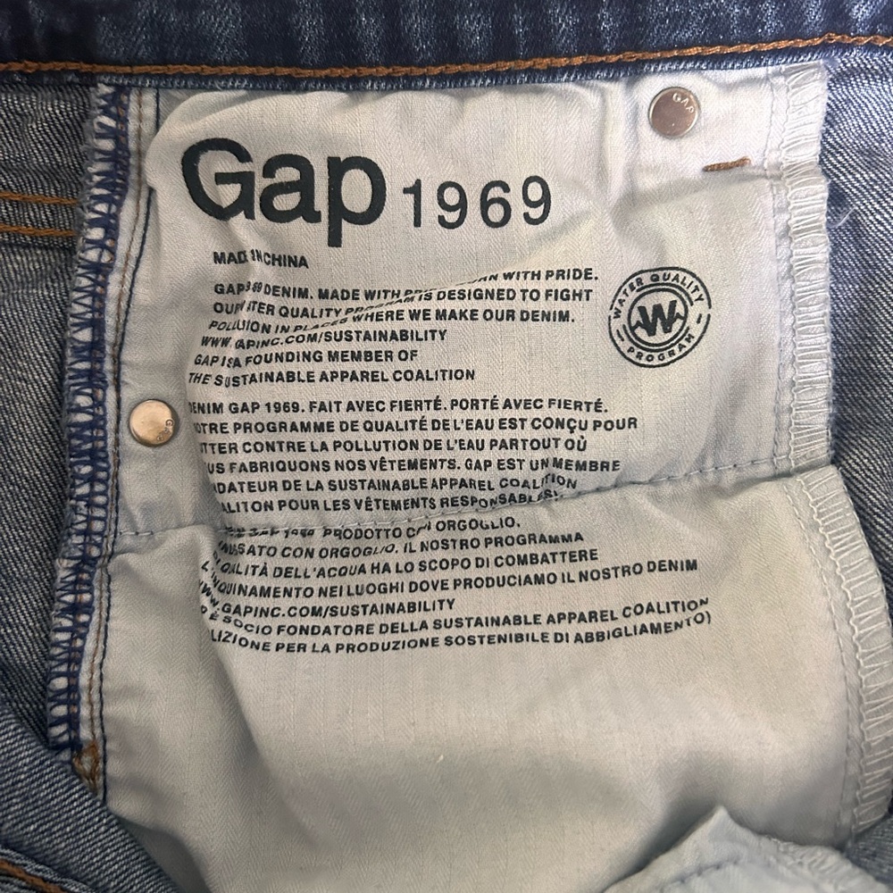 GAP Low Rise Shorts - Picture 4 of 6